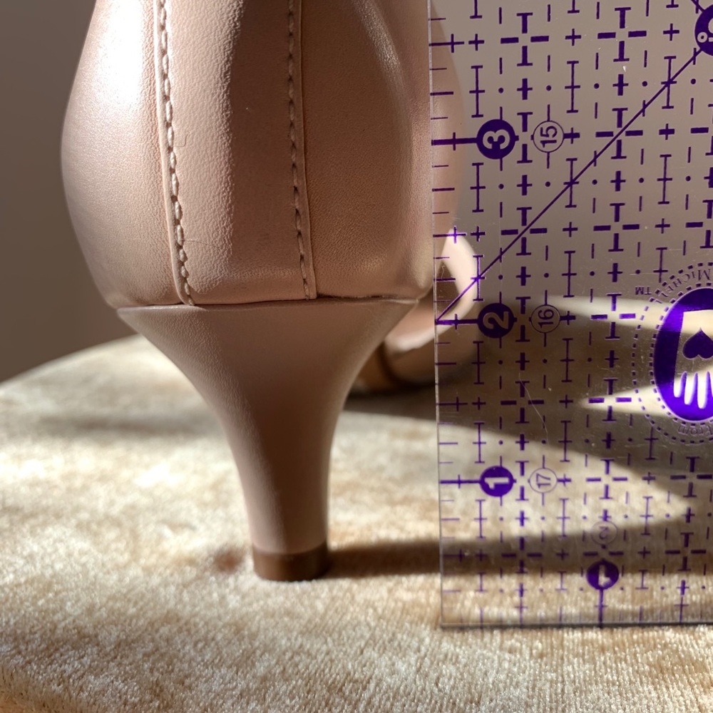 Closed toe heel w/ankle strap.